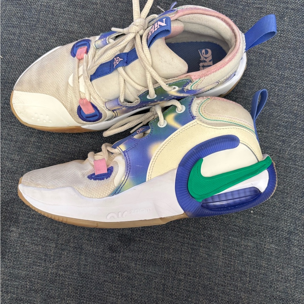 Nike girls Crossover basketball shoes size youth 3.5